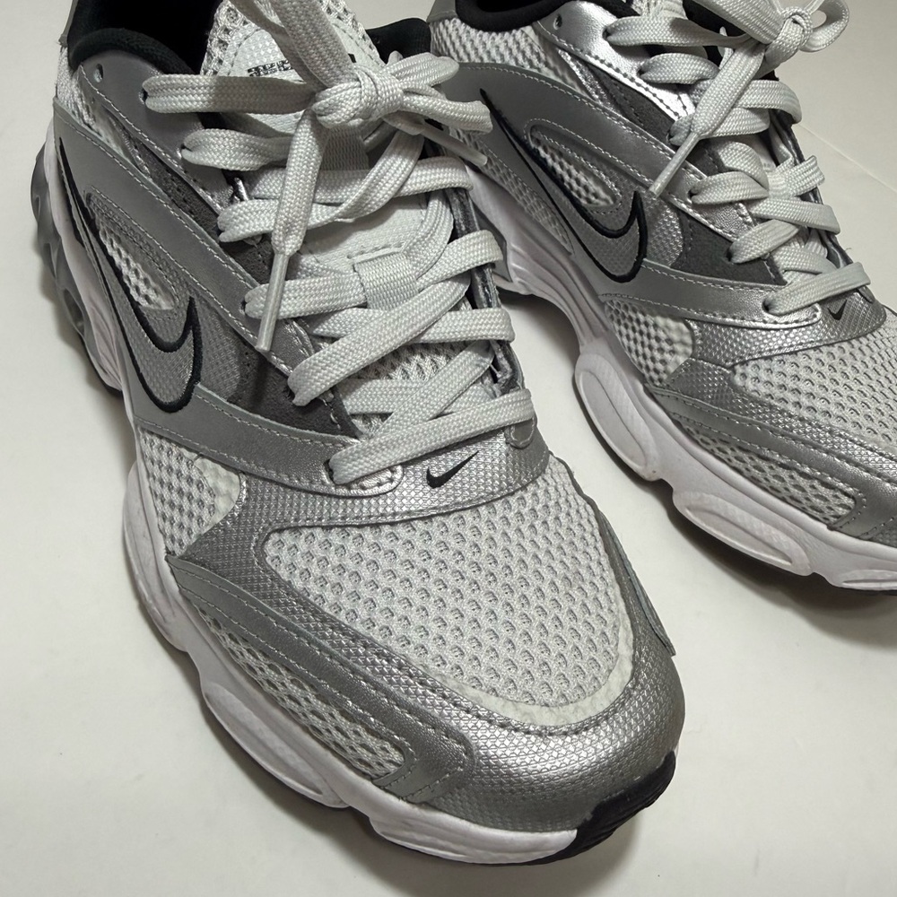 Nike Women's Zoom Air Fire Sneakers - Metallic Silver and White - Size 8 - Picture 5 of 16